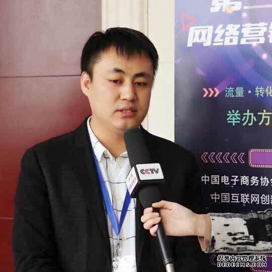 巨推CEO
