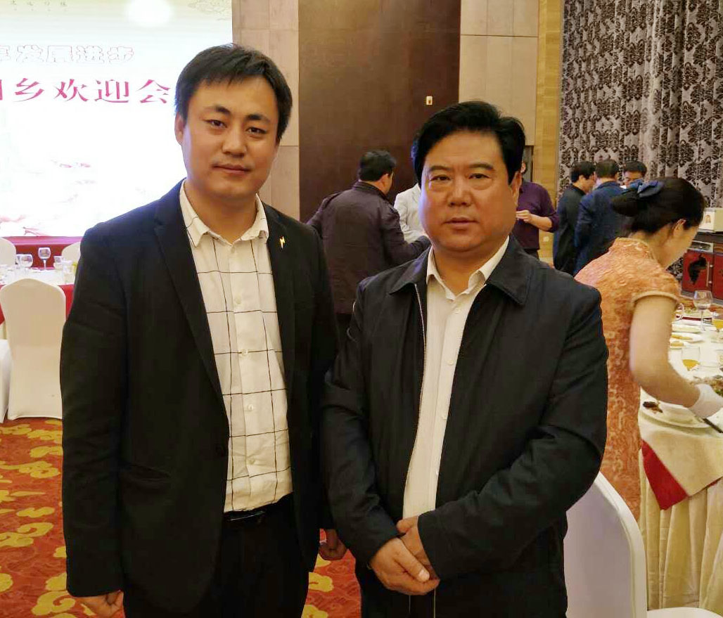 左：巨推公司创始人兼CEO，右：陇西县委副书记、县政府县长陈彦吉
